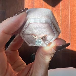 Zales .50ct diamond with Rose Gold Band 🥀 box included